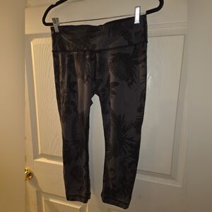 Women's Lululemon Cropped Black Floral Patterned Leggings Size 8